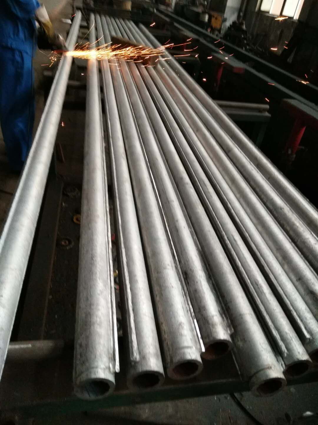 SA-210C水冷壁鳍片内螺纹渗铝管