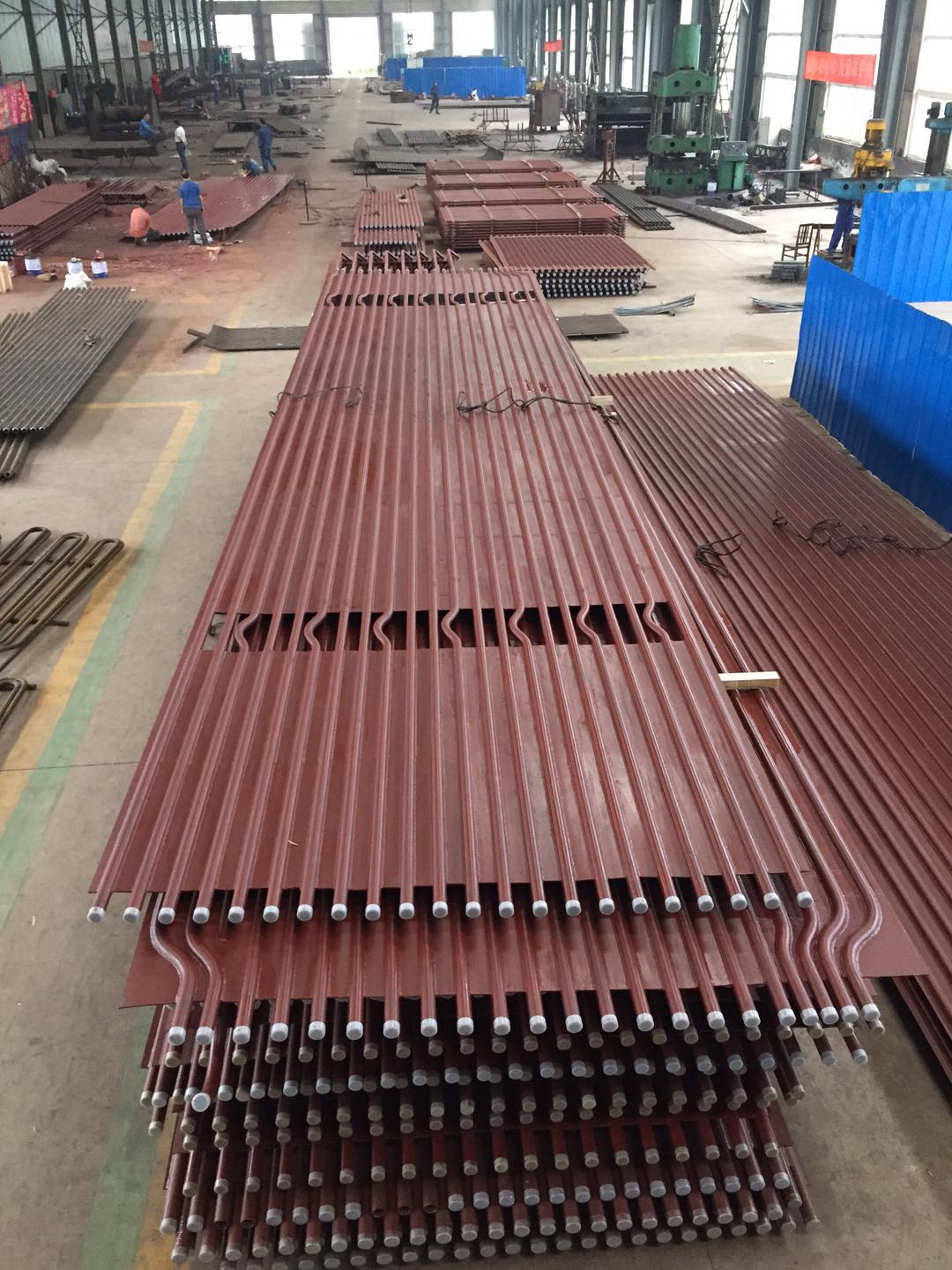 中部侧墙水冷壁膜片\Φ38.1×7.5 L=4000mm S=50.8 4根\19S1133\15CrMo