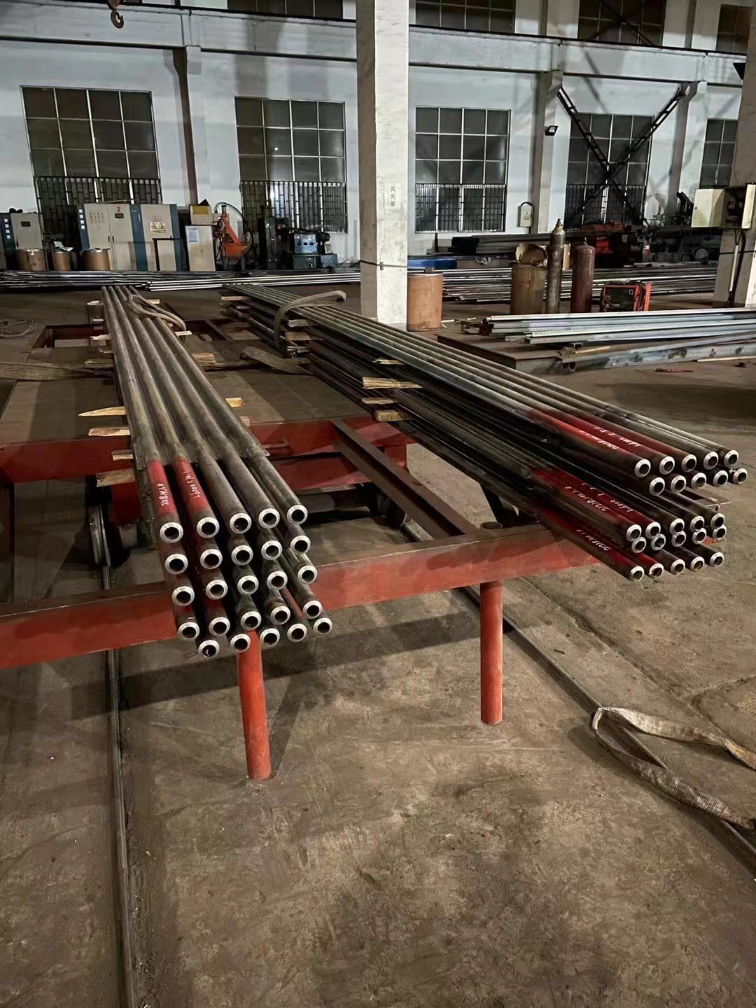 水冷壁管屏|管中心距76.2mm，管屏长6米、5根一组，Φ63.5×7.1内螺纹管，鳍片8mm