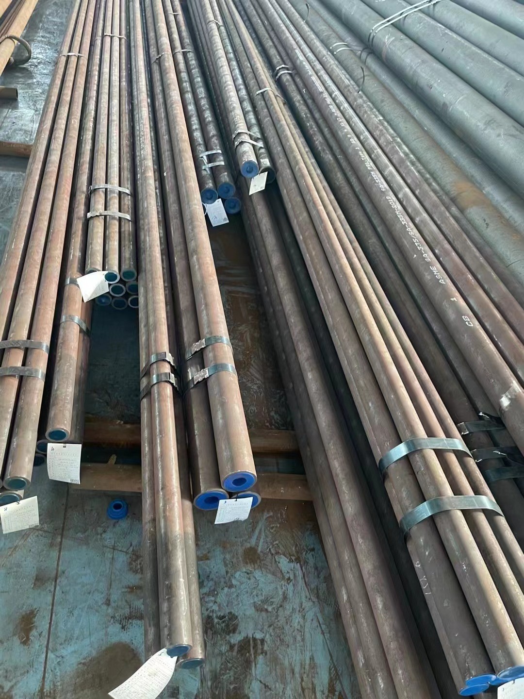 乙烯装置超高压蒸汽管道设计温度545℃，设计压力13.5MPa，设计选用A335-P91钢，规格Φ168.3×14.27~Φ609.6×46.02