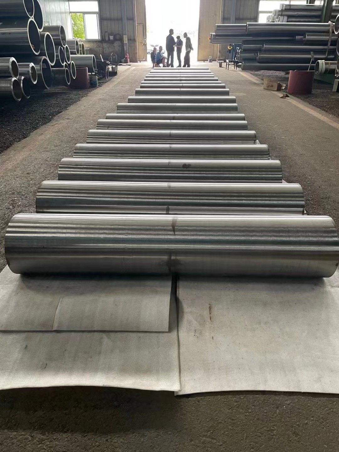 乙烯装置超高压蒸汽管道设计温度545℃，设计压力13.5MPa，设计选用A335-P91钢，规格Φ168.3×14.27~Φ609.6×46.02