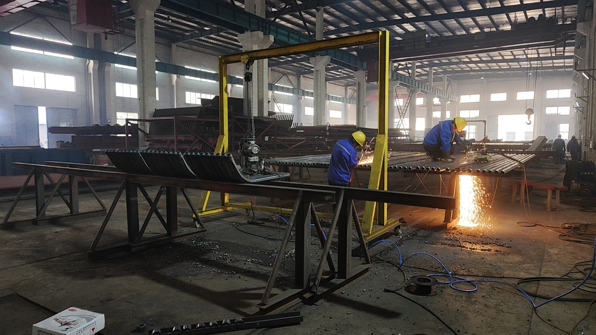 鳍片管排\φ38×7 15CrMoG\国产|管排长度为6米，每件管排由10根管子组成，管子中心距为54mm，鳍片厚度为6.4mm