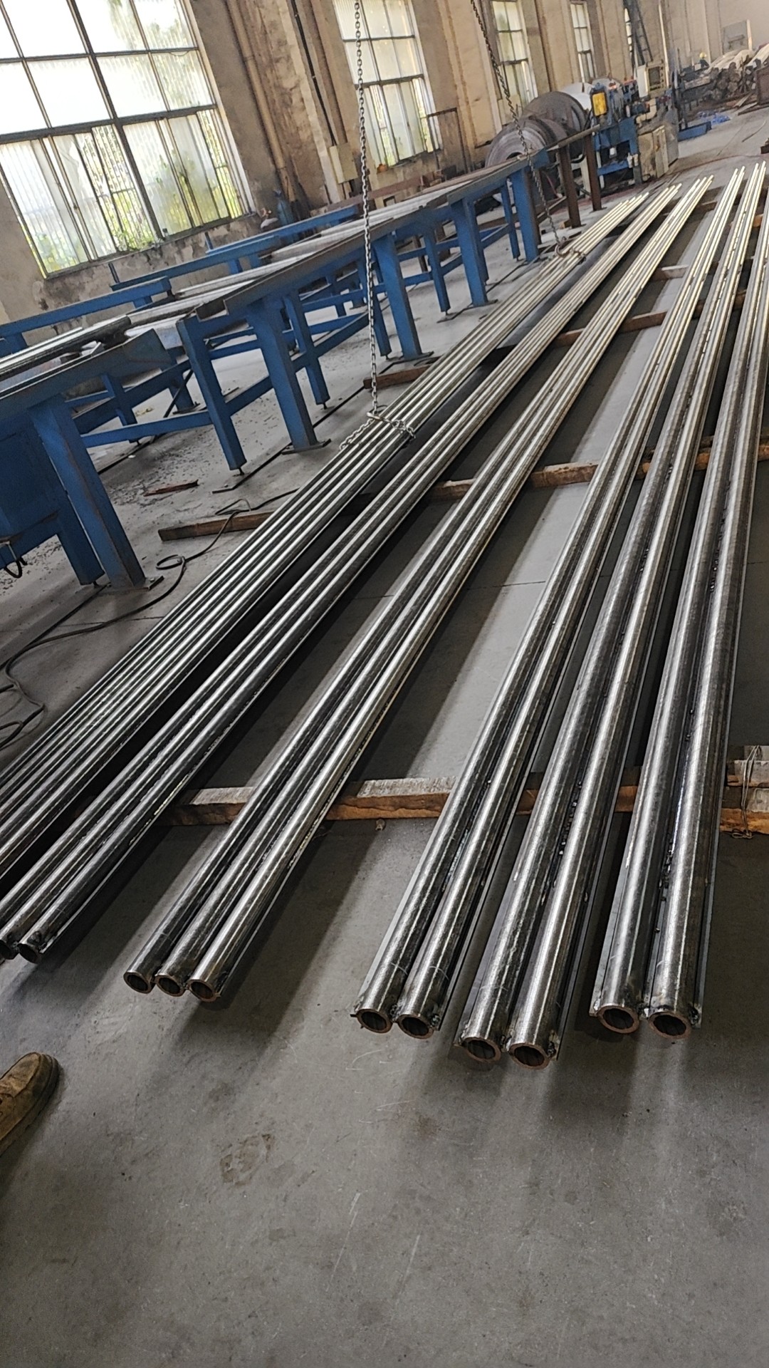 管排长度为6米，每件管排由10根管子组成，管子中心距为54mm，鳍片厚度为6.4mm