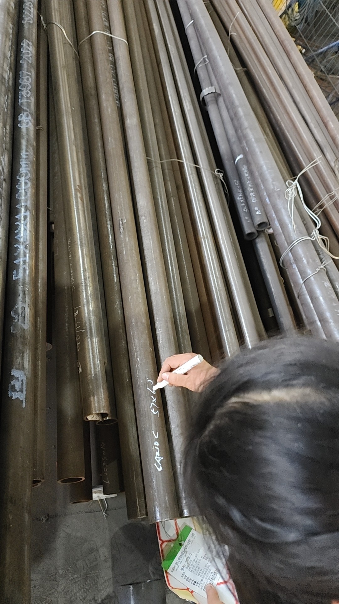 管排长度为6米，每件管排由10根管子组成，管子中心距为54mm，鳍片厚度为6.4mm