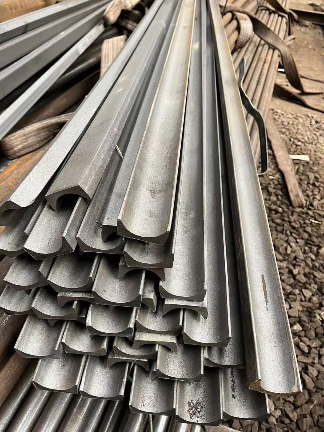 槽型钢\水冷壁管固定件 55x24/L=150/15CrMo