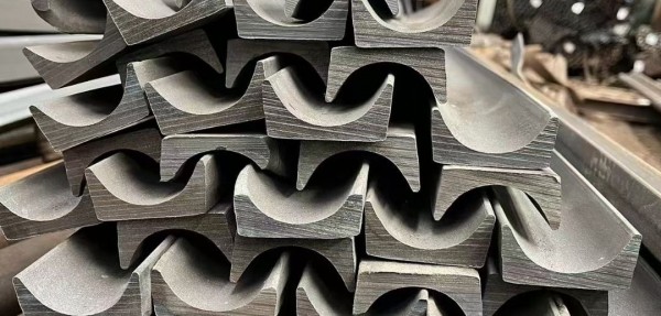 槽型钢\水冷壁管固定件 55x24/L=150/15CrMo